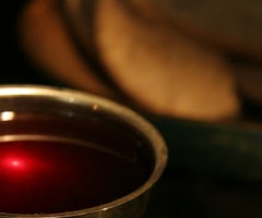 O menino que só comunga o vinho consagrado